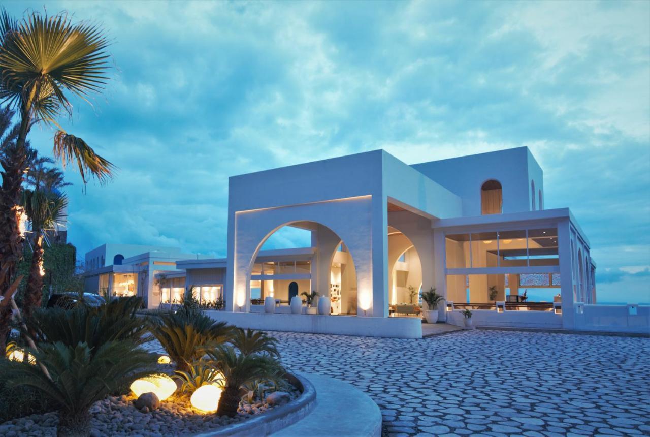 Royal Avila Boutique Resort Senggigi Extérieur photo