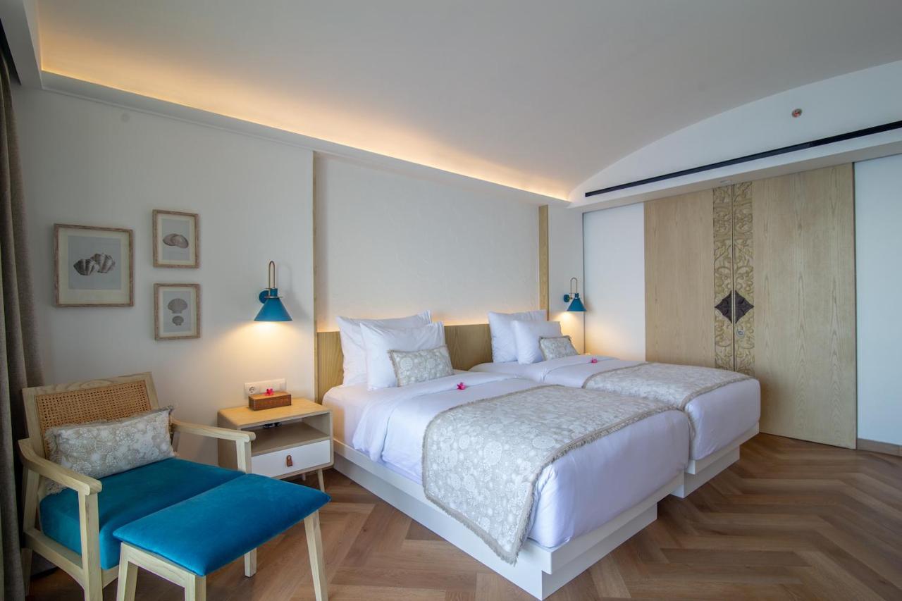 Royal Avila Boutique Resort Senggigi Extérieur photo