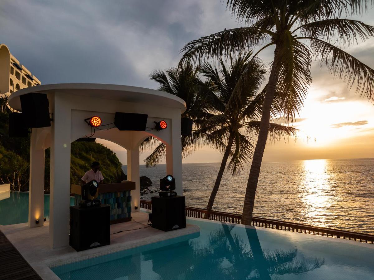 Royal Avila Boutique Resort Senggigi Extérieur photo